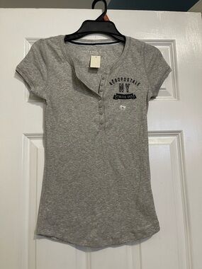Aeropostale Gray Henley Short Sleeve Top with NY Logo